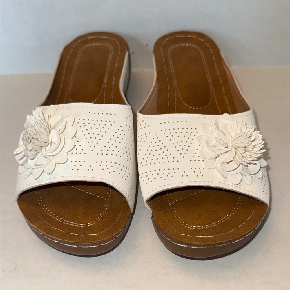 Women's White Floral Slide Sandals